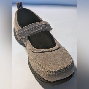 LL Bean Suede Mary Jane Shoes 
Size 7